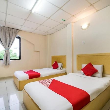 OYO 301 River Inn Hotel Butterworth Eksteriør bilde