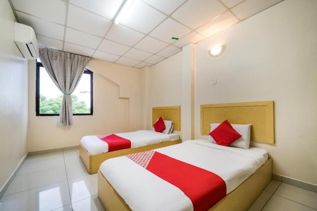 OYO 301 River Inn Hotel Butterworth Eksteriør bilde