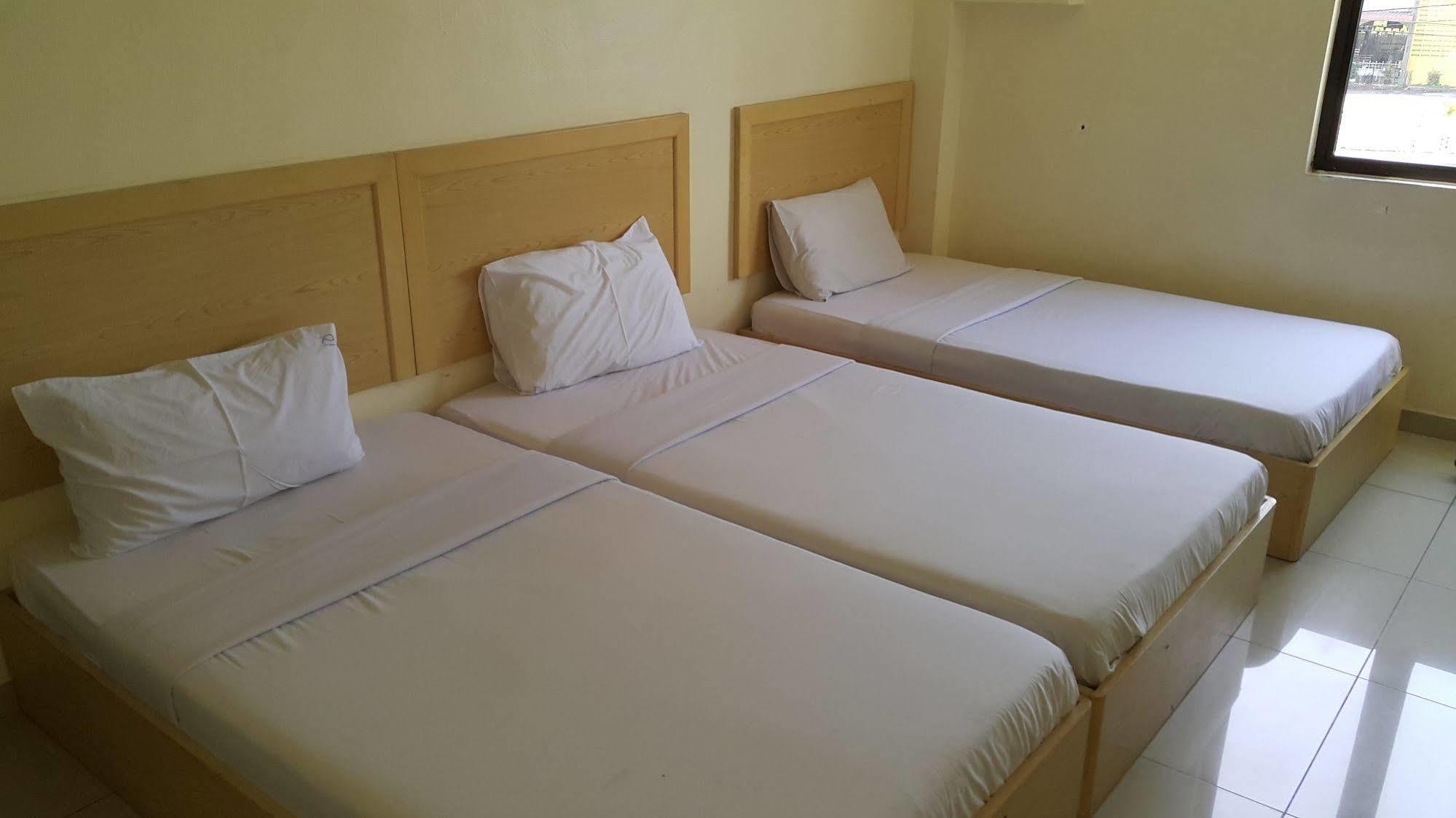 OYO 301 River Inn Hotel Butterworth Eksteriør bilde